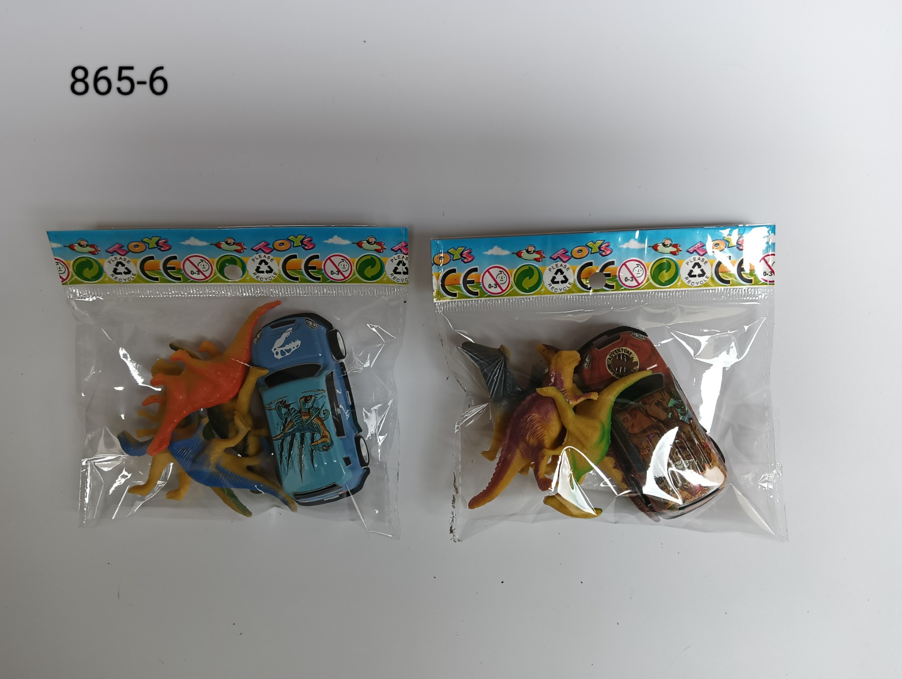 Dinosaur equipped return iron car set